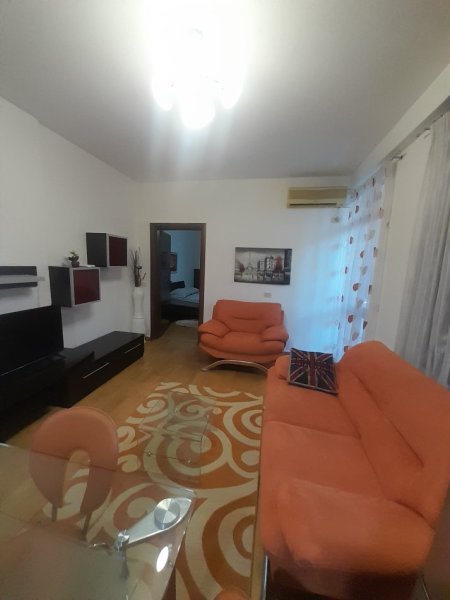 Tirane, jepet me qera apartament 1+1 Kati 4, 70 m² 550 € (Prane Market Joena, 21 Dhjetori, Tirane.)