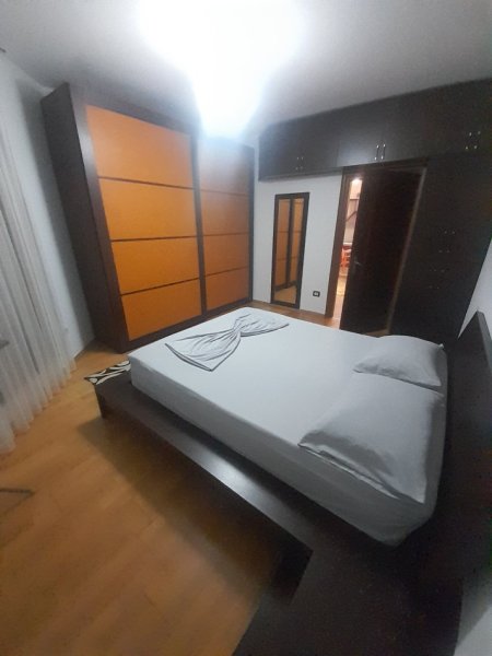 Tirane, jepet me qera apartament 1+1 Kati 4, 70 m² 550 € (Prane Market Joena, 21 Dhjetori, Tirane.)