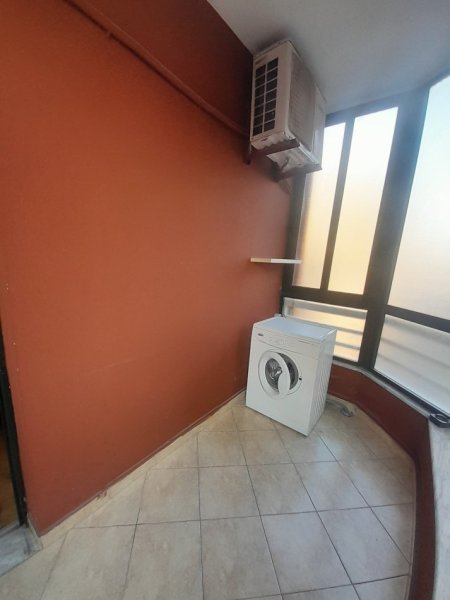 Tirane, jepet me qera apartament 1+1 Kati 4, 70 m² 550 € (Prane Market Joena, 21 Dhjetori, Tirane.)