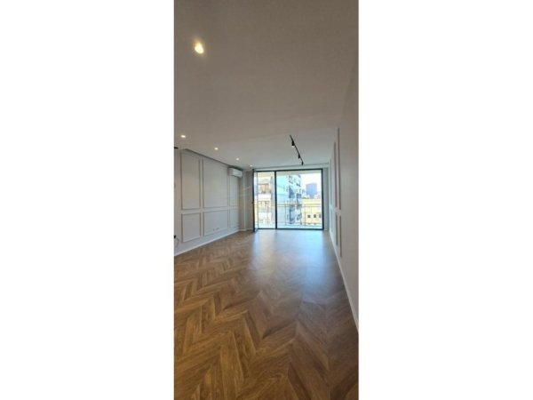 Tirane, jepet me qera zyre Kati 3, 116 m² 1.300 € (Mine Peza)