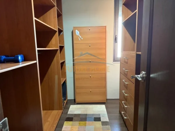 Tirane, shitet apartament 2+1+Ballkon Kati 7, 97 m² 141.000 € (Yzberisht)