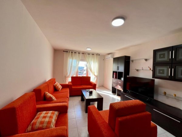 Tirane, jepet me qera apartament 1+1+Ballkon Kati 5, 63 m² 400 € (Rruga Gjergj Legisi)