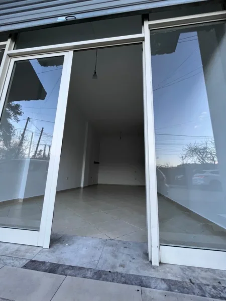 Tirane, jepet me qera ambjent biznesi Kati 0, 45 m² 350 € (Yzberisht)