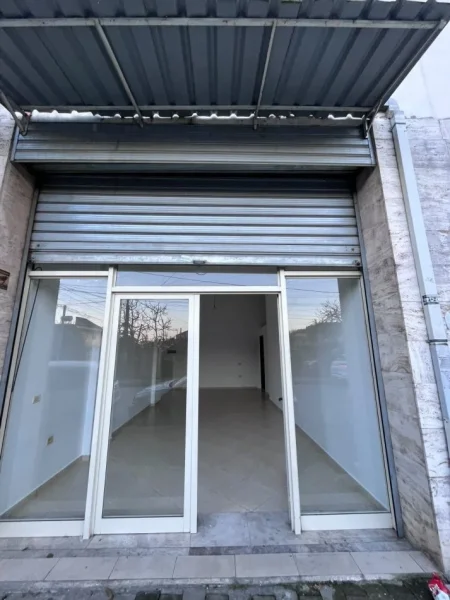 Tirane, jepet me qera ambjent biznesi Kati 0, 45 m² 350 € (Yzberisht)