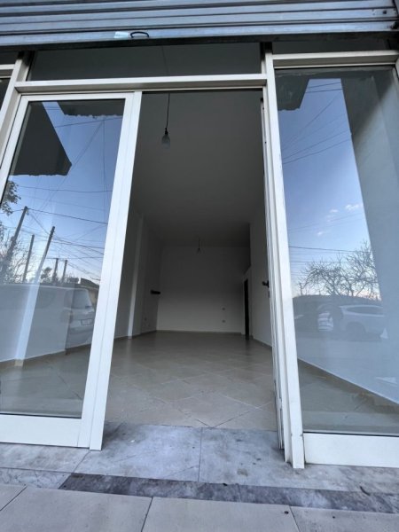 Tirane, jepet me qera ambjent biznesi Kati 0, 45 m² 350 € (Yzberisht)