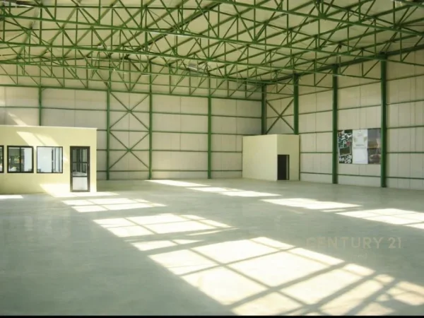 Tirane, shitet magazine Kati 0, 4.650 m² 1.900.000 € 