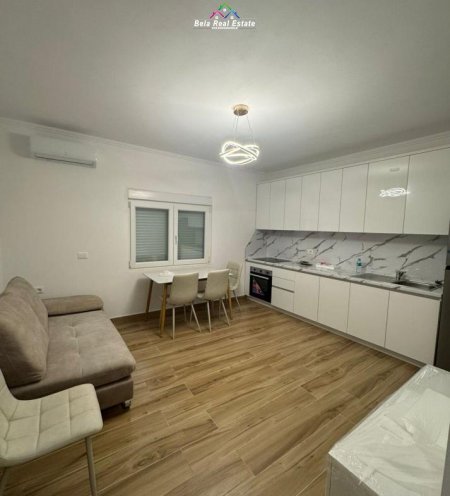 Tirane, jepet me qera Vile 1+1 Kati 2, 80 m² 414 € (Rruga Islam Rusi)