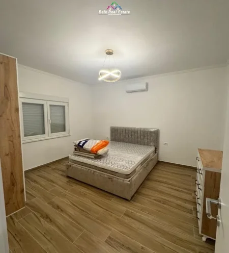 Tirane, jepet me qera Vile 1+1 Kati 2, 80 m² 414 € (Rruga Islam Rusi)