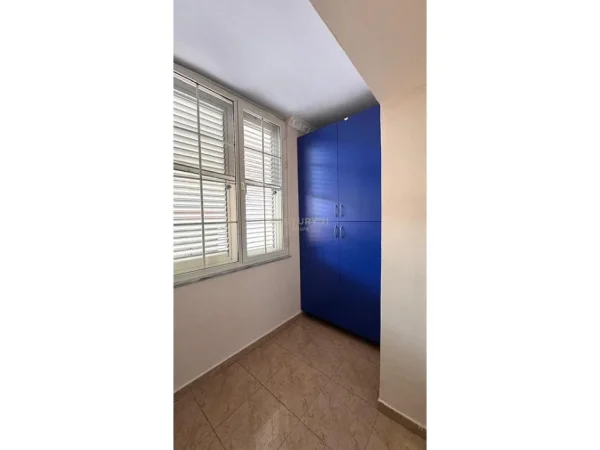 Tirane, jepet me qera apartament 2+1+Ballkon Kati 1, 86 m² 650 € (rruga fortuzi)