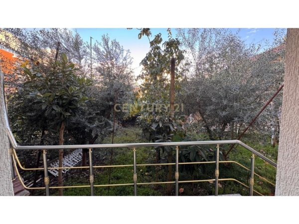 Tirane, jepet me qera apartament 2+1+Ballkon Kati 1, 86 m² 650 € (rruga fortuzi)