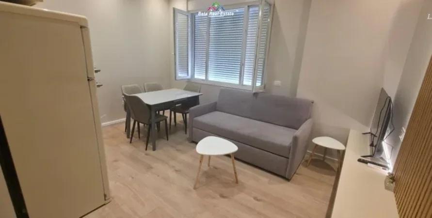 Tirane, jepet me qera apartament 1+1 Kati 1, 55 m² 670 € (Rruga Dibres)