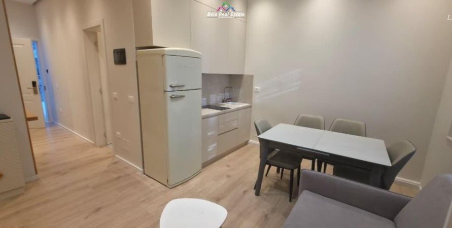 Tirane, jepet me qera apartament 1+1 Kati 1, 55 m² 670 € (Rruga Dibres)
