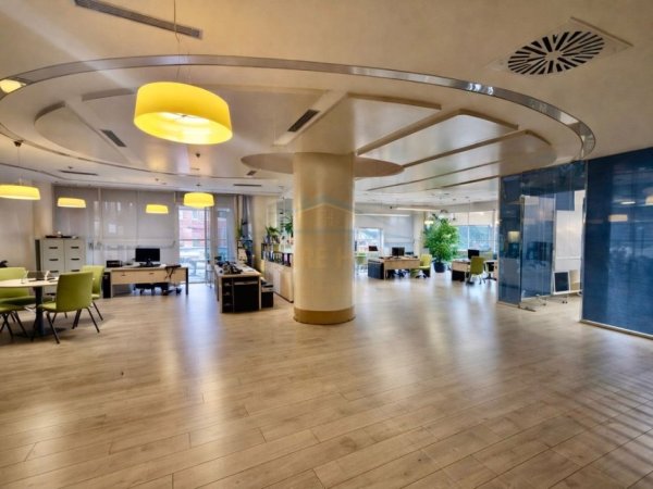 🏢 Qira | Ambient Biznesi | Coin Tirana – Stadiumi Air Albania