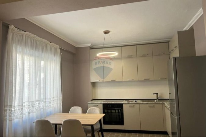 Tirane, jepet me qera apartament 2+1 , 100 m² 700 € (Kodra e Diellit)