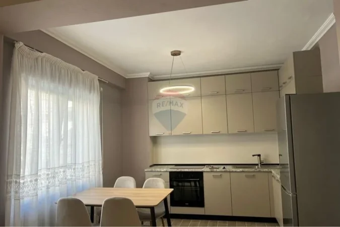 Tirane, jepet me qera apartament 2+1 , 100 m² 700 € (Kodra e Diellit)