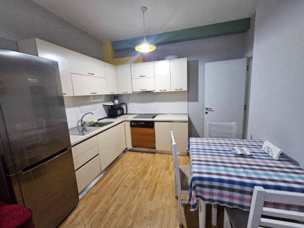 Tirane, jepet me qera apartament 2+1 , 55 m² (Rruga Kajo Karafili)