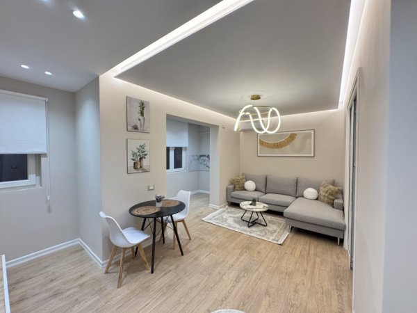 Tirane, jepet me qera apartament 1+1 Kati 4, 55 m² 600 € 