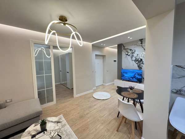 Tirane, jepet me qera apartament 1+1 Kati 4, 55 m² 600 € 