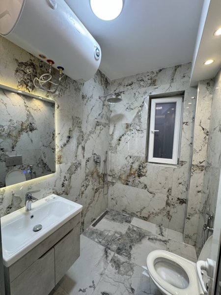 Tirane, jepet me qera apartament 1+1 Kati 4, 55 m² 600 € 