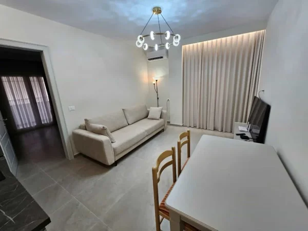 Tirane, jepet me qera apartament 2+1 Kati 3, 58 m² 900 € (Rruga e Kavajes)