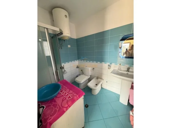 Qera, Shtëpi Private 2-Katëshe, 5 Maji, Tiranë.