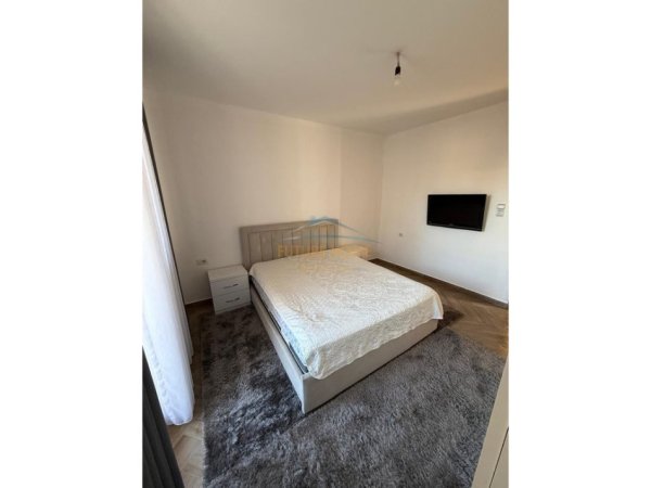 Qera, Shtëpi Private 2-Katëshe, 5 Maji, Tiranë.