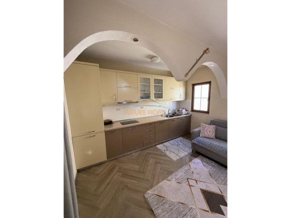 Qera, Shtëpi Private 2-Katëshe, 5 Maji, Tiranë.