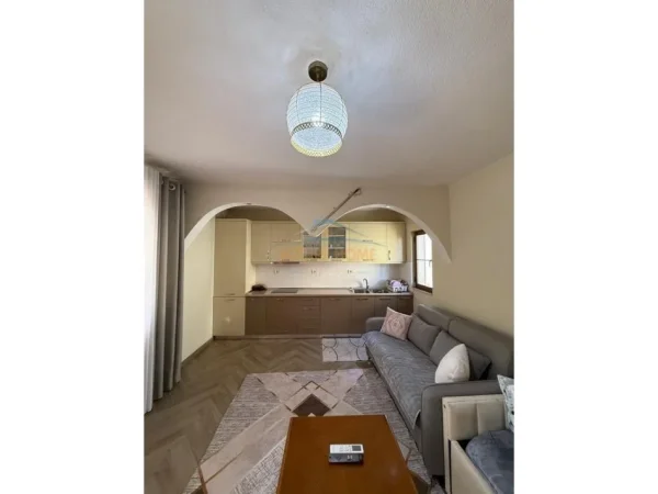 Qera, Shtëpi Private 2-Katëshe, 5 Maji, Tiranë.