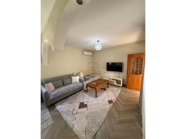 Qera, Shtëpi Private 2-Katëshe, 5 Maji, Tiranë.