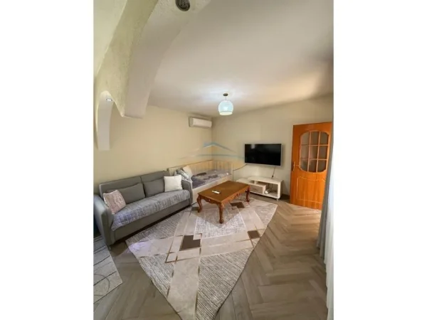 Qera, Shtëpi Private 2-Katëshe, 5 Maji, Tiranë.