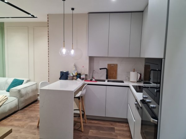 Tirane, jepet me qera apartament 1+1+Aneks+Ballkon Kati 4, 70 m² 45.000 € (Rruga Besim Alla)