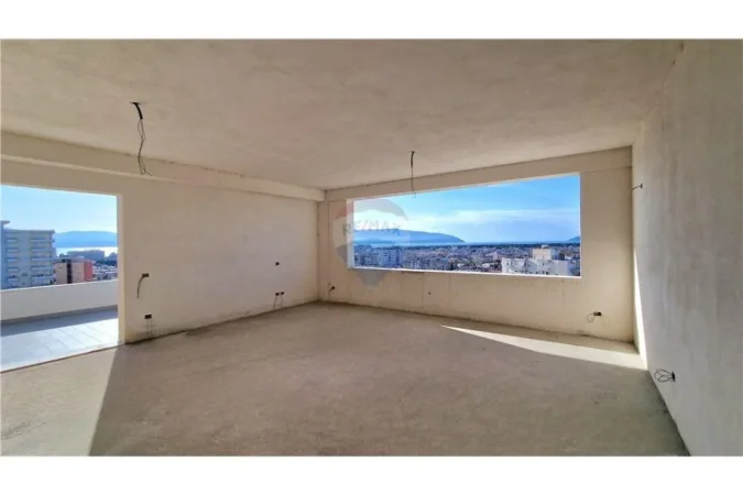 Vlore, shitet apartament+verande | Penthouse 2+1+Ballkon , (Rruga Transballkanike, përballë ish-shkollës së Naftës)