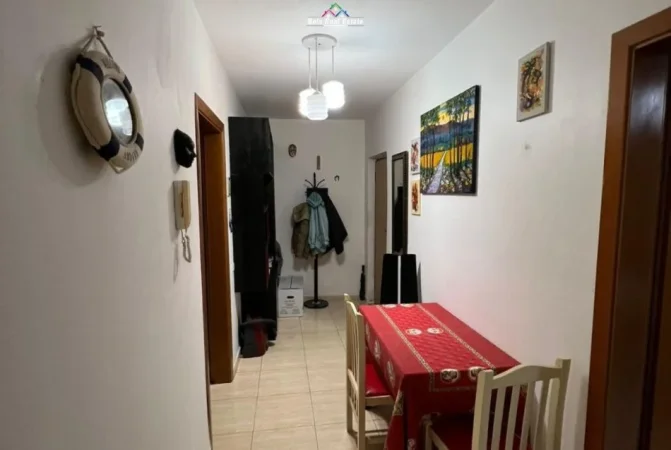 Tirane, jepet me qera apartament 1+1 Kati 12, 64 m² 600 € (Rruga e Bogdaneve)