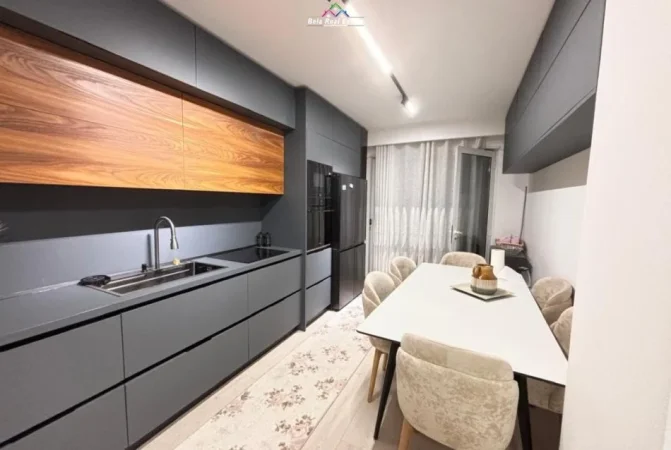 Tirane, jepet me qera apartament 2+1 , (Brryl)