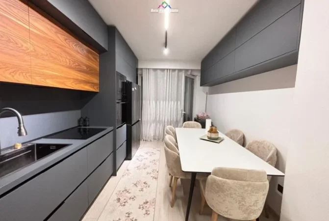 Tirane, jepet me qera apartament 2+1 , (Brryl)