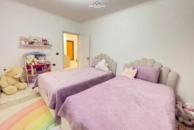 Tirane, jepet me qera apartament 2+1 , (Brryl)