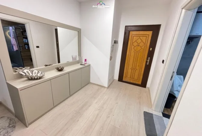 Tirane, jepet me qera apartament 2+1 , (Brryl)