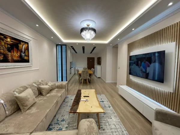 Qera,Apartament 2+1+2 POSTE PARKIMI,Liqeni i Thate