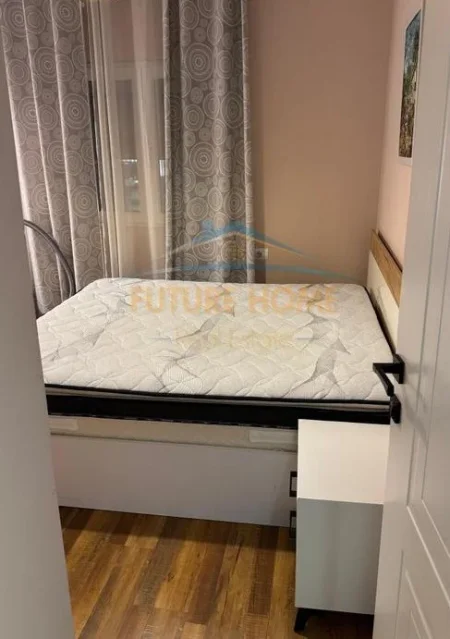 🏡 Qira | Apartament 2+1 – pranë Stacionit të Trenit