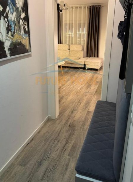 🏡 Qira | Apartament 2+1 – pranë Stacionit të Trenit