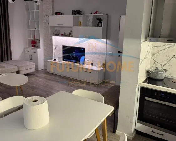 🏡 Qira | Apartament 2+1 – pranë Stacionit të Trenit