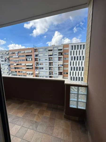 Tirane, jepet me qera apartament 2+1 Kati 4, 90 m² 620 € 