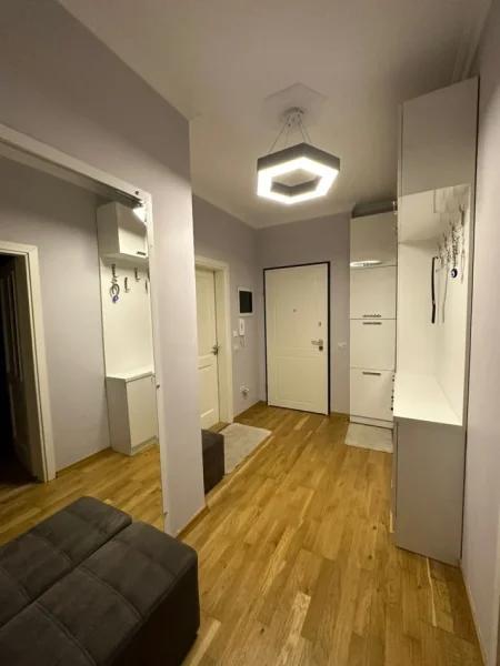 Tirane, jepet me qera apartament 2+1 Kati 4, 90 m² 620 € 