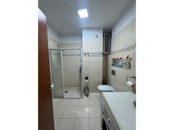Tirane, jepet me qera apartament 2+1+Ballkon Kati 6, 114 m² 900 € (atsh rr. tefta tashkp)