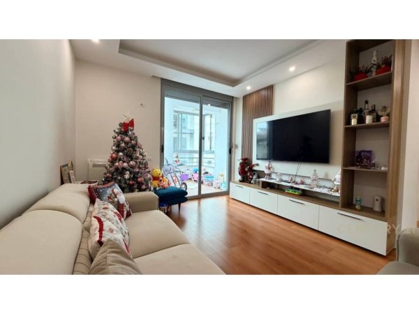 Tirane, jepet me qera apartament 2+1 Kati 5, 800 € 
