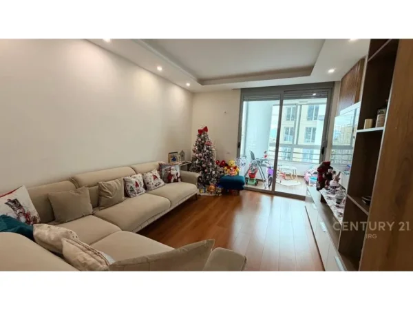 Tirane, jepet me qera apartament 2+1 Kati 5, 800 € 