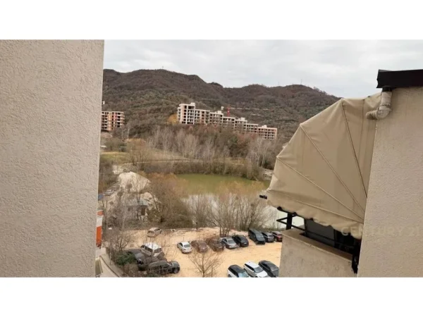 Tirane, jepet me qera apartament 2+1 Kati 5, 800 € 