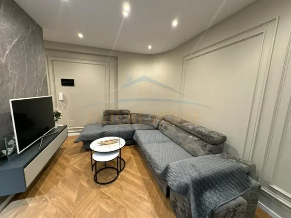 Tirane, shitet apartament 1+1+Ballkon Kati 0, 73 m² 155.000 €