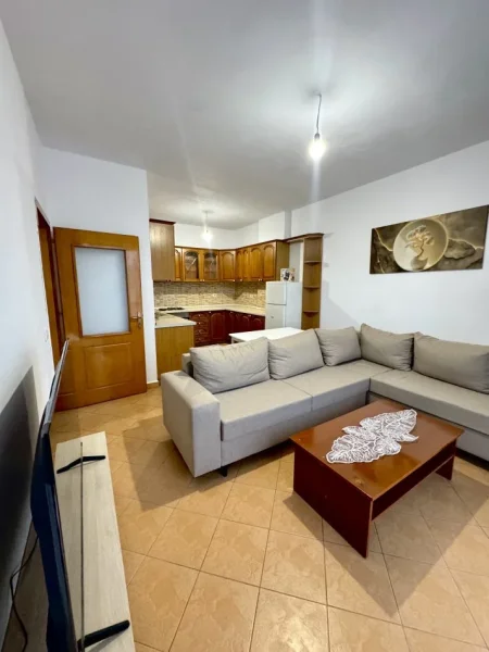 Tirane, jepet me qera apartament 2+1+Ballkon Kati 7, 550 €