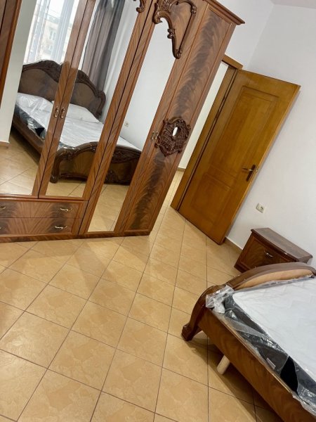 Tirane, jepet me qera apartament 2+1+Ballkon Kati 7, 550 €